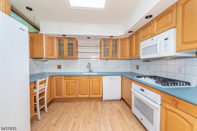 6 Mohawk Trl, Ringwood Boro, NJ 07456