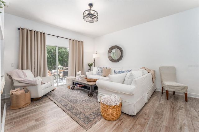 6116 SKYLARKCREST DR, Lithia, FL 33547