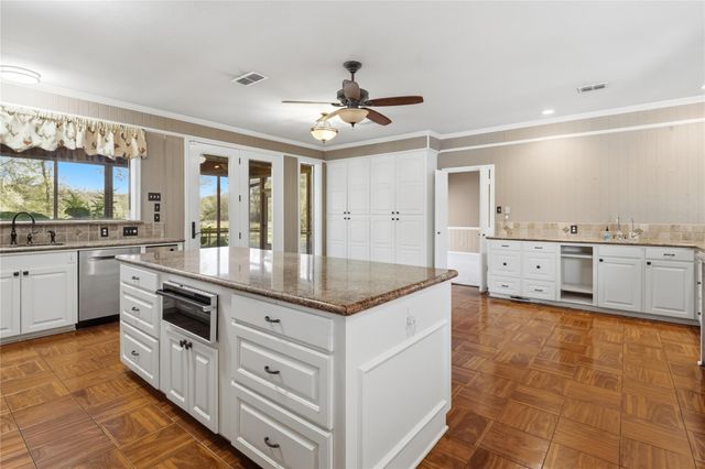 433 Mackhank Road, Boling, TX 77420