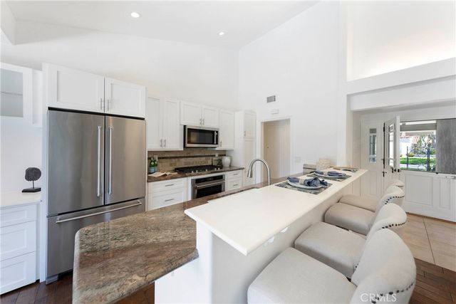 2102 Vista Entrada, Newport Beach, CA 92660