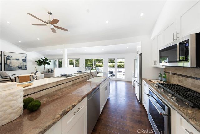 2102 Vista Entrada, Newport Beach, CA 92660