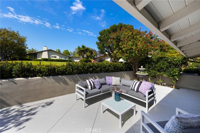 2102 Vista Entrada, Newport Beach, CA 92660