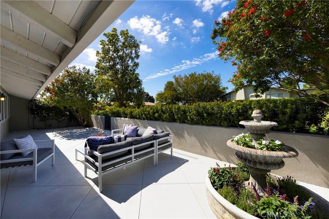 2102 Vista Entrada, Newport Beach, CA 92660