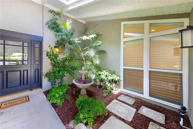 2102 Vista Entrada, Newport Beach, CA 92660