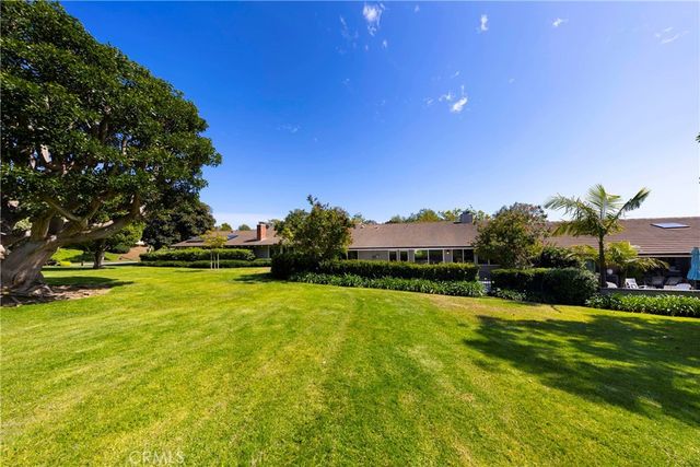 2102 Vista Entrada, Newport Beach, CA 92660