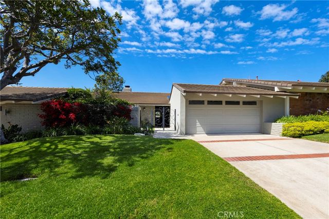 2102 Vista Entrada, Newport Beach, CA 92660