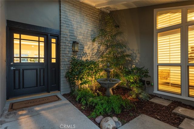 2102 Vista Entrada, Newport Beach, CA 92660