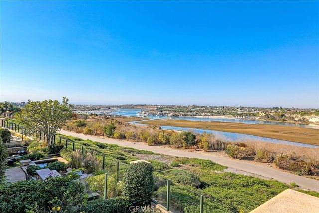 2102 Vista Entrada, Newport Beach, CA 92660