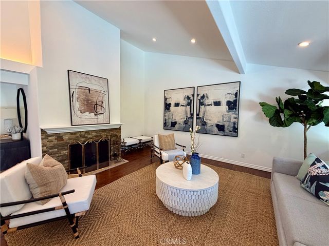 2102 Vista Entrada, Newport Beach, CA 92660
