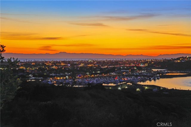 2102 Vista Entrada, Newport Beach, CA 92660