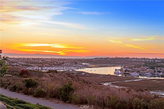 2102 Vista Entrada, Newport Beach, CA 92660