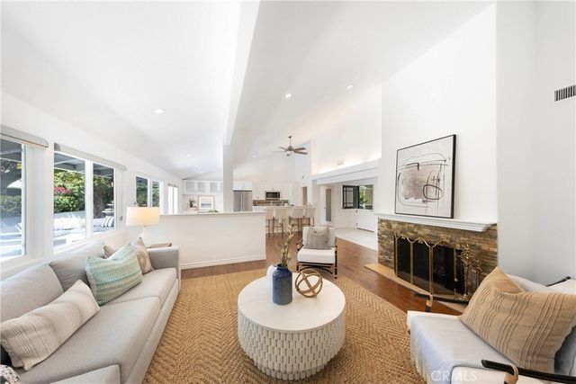 2102 Vista Entrada, Newport Beach, CA 92660