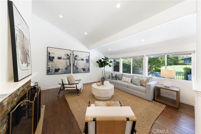 2102 Vista Entrada, Newport Beach, CA 92660