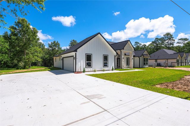 374 County Road 6490, Dayton, TX 77535