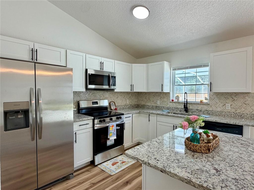 Image 6 of property listing at 6600 SW 151ST LOOP, Ocala, FL 34473