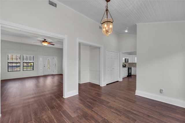 303 S Franklin ST, La Grange, TX 78945