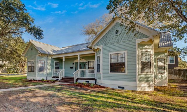 303 S Franklin ST, La Grange, TX 78945