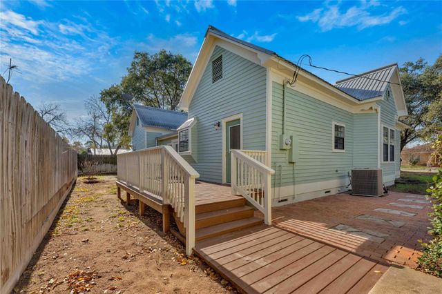 303 S Franklin ST, La Grange, TX 78945