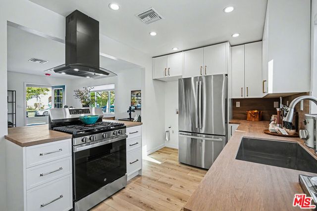 4026 Baywood Street, Los Angeles, CA 90039