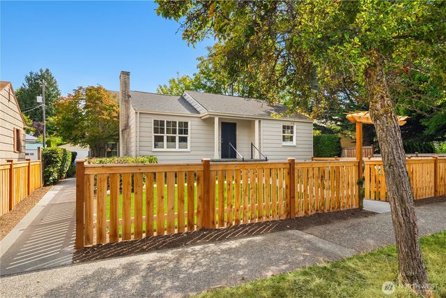 5616 Fauntleroy Way SW, Seattle, WA 98136