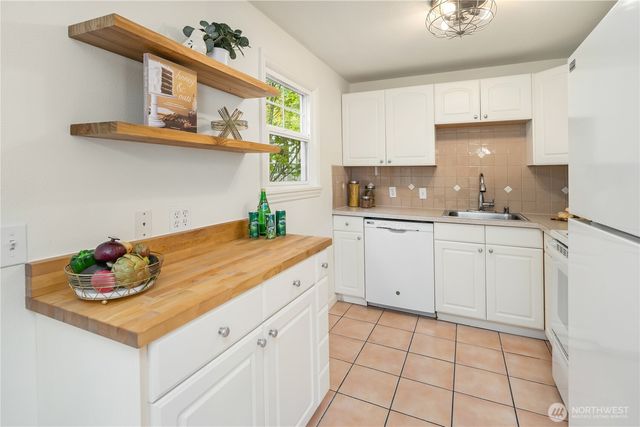 5616 Fauntleroy Way SW, Seattle, WA 98136