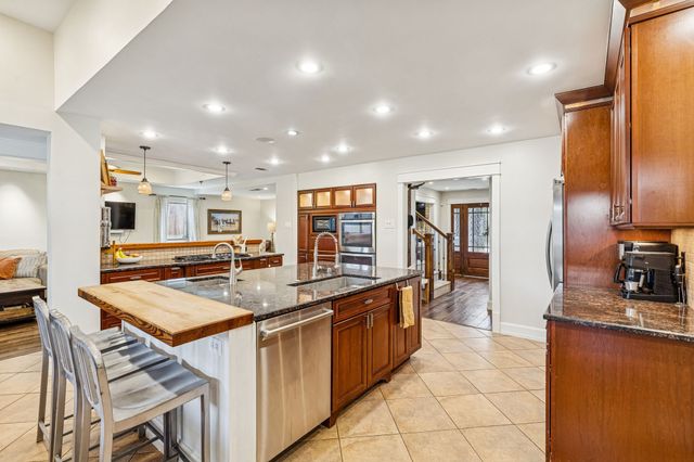 7 Bunker Hill, Richardson, TX 75080