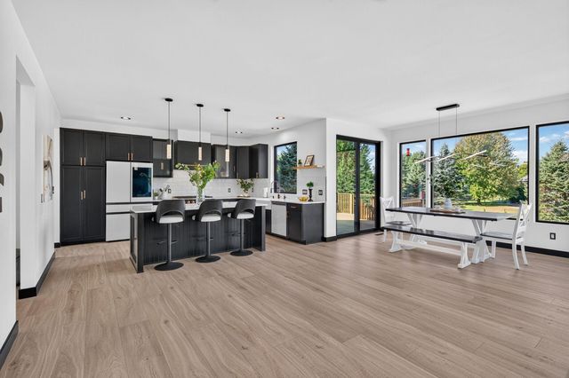 9140 Heritage Way, Woodbury, MN 55125