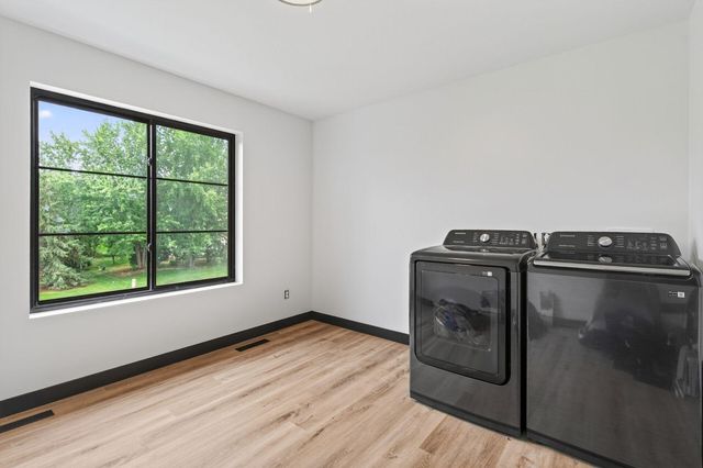 9140 Heritage Way, Woodbury, MN 55125
