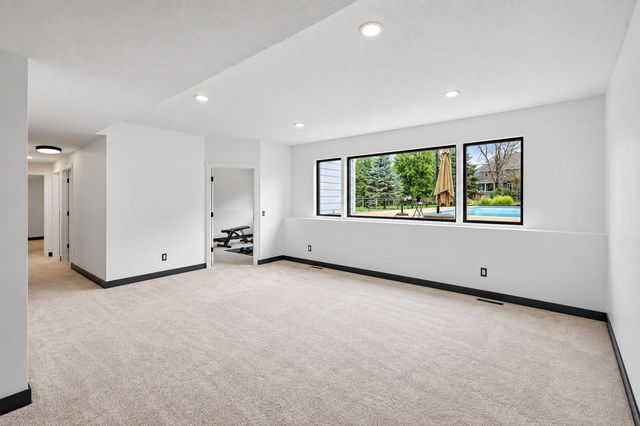 9140 Heritage Way, Woodbury, MN 55125