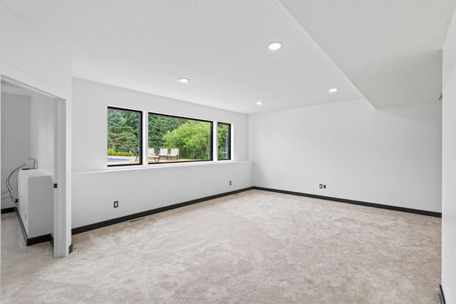 9140 Heritage Way, Woodbury, MN 55125