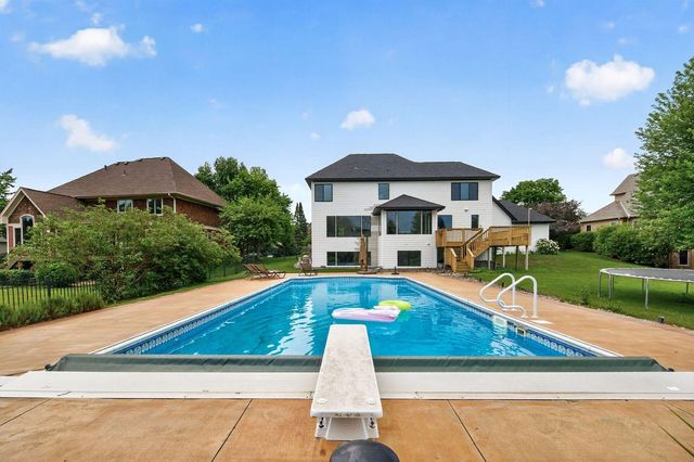 9140 Heritage Way, Woodbury, MN 55125