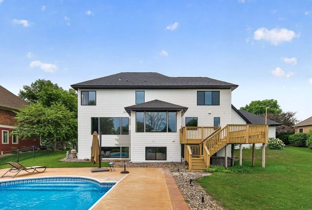 9140 Heritage Way, Woodbury, MN 55125