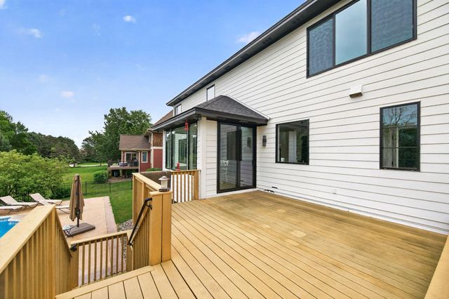 9140 Heritage Way, Woodbury, MN 55125