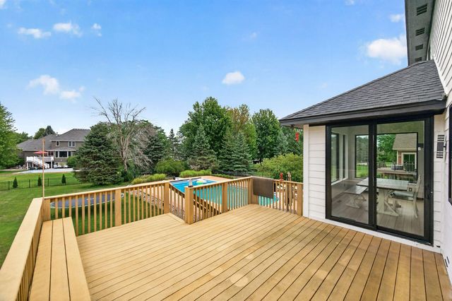 9140 Heritage Way, Woodbury, MN 55125