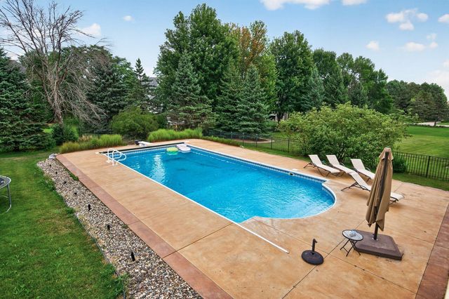 9140 Heritage Way, Woodbury, MN 55125