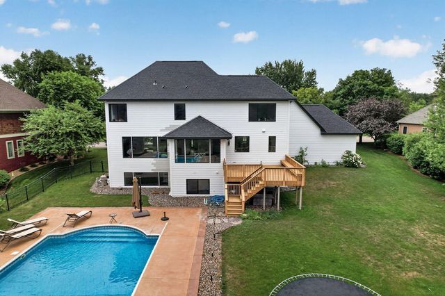 9140 Heritage Way, Woodbury, MN 55125
