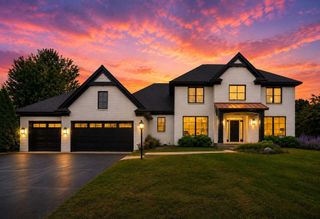 9140 Heritage Way, Woodbury, MN 55125