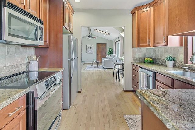 21834 SE 265th Way, Maple Valley, WA 98038