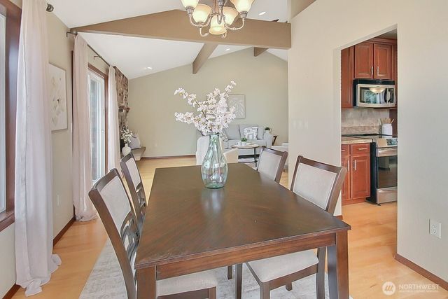 21834 SE 265th Way, Maple Valley, WA 98038