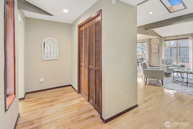 21834 SE 265th Way, Maple Valley, WA 98038