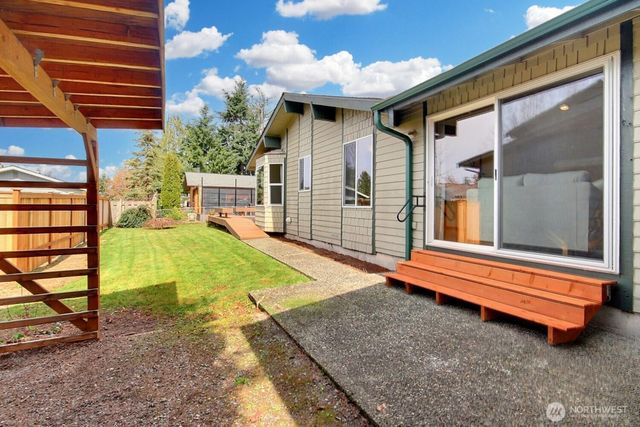 21834 SE 265th Way, Maple Valley, WA 98038