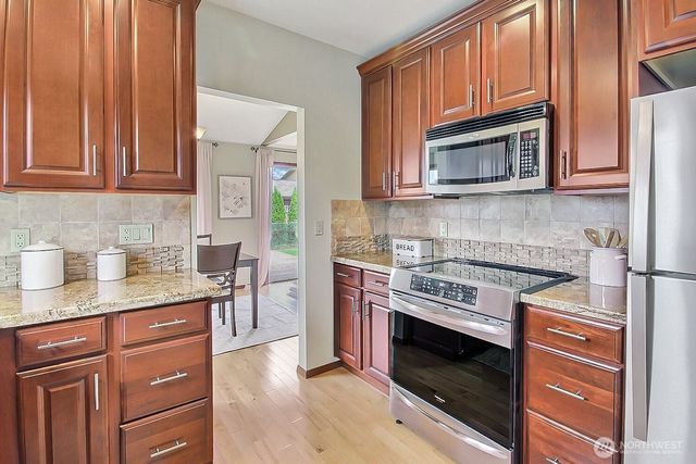 21834 SE 265th Way, Maple Valley, WA 98038