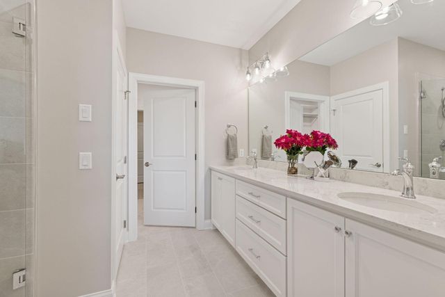 87 Spring Farm Road, North Oaks, MN 55127