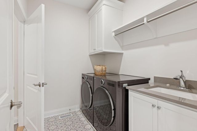 87 Spring Farm Road, North Oaks, MN 55127