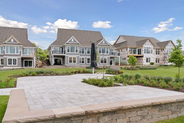 87 Spring Farm Road, North Oaks, MN 55127