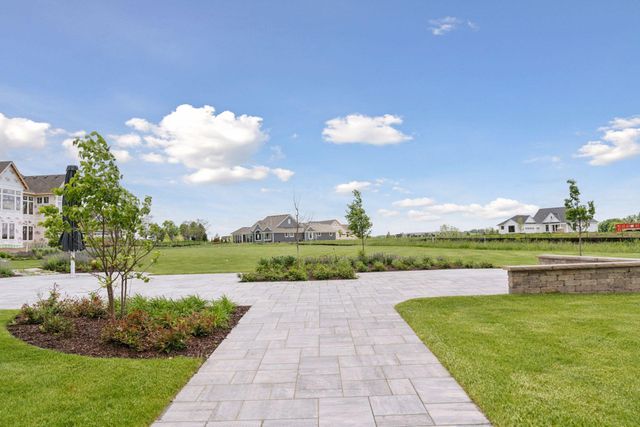 87 Spring Farm Road, North Oaks, MN 55127