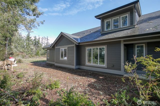 737 Wakina Loop SE, Ocean Shores, WA 98569