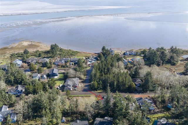 737 Wakina Loop SE, Ocean Shores, WA 98569