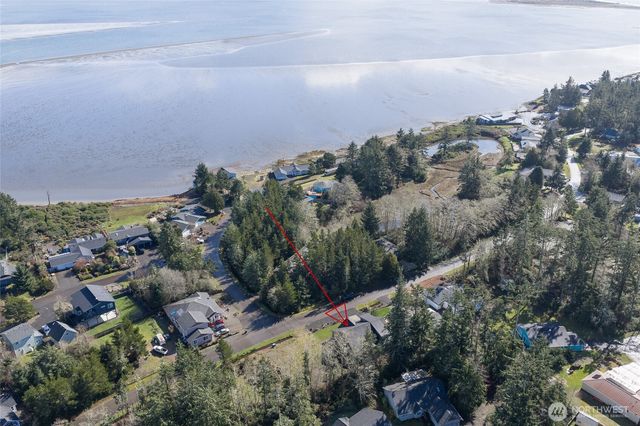 737 Wakina Loop SE, Ocean Shores, WA 98569