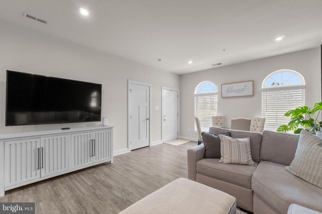 5904 ETTERBEEK ST, Ijamsville, MD 21754